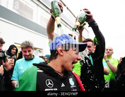Rennsieger Mercedes-Pilot Andrea Kimi Antonelli nach dem Großen Preis von Kanada 2026 auf dem Circuit de Gilles-Villeneuve, Montreal. Bilddatum: Sonntag, 24. Mai 2026. Stockfoto