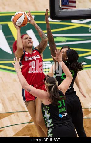 Seattle, Washington, USA. Mai 2026. Washington Mystics Center SHAKIRA AUSTIN (0) erreicht im dritten Quartal des WNBA-Spiels zwischen dem Seattle Storm und Washington Mystics in der Climate Pledge Arena in Seattle ein Field Goal. (Kreditbild: © Richard Dizon/ZUMA Press Wire) NUR REDAKTIONELLE VERWENDUNG! Nicht für kommerzielle ZWECKE! Stockfoto