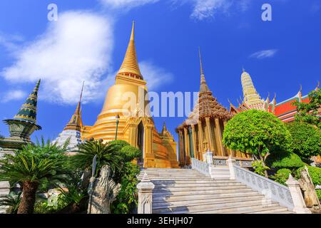 Bangkok, Thailand. Wat Phra Kaew (Tempel des Smaragdbuddhas) gilt als der heiligste buddhistische Tempel Thailands. Stockfoto