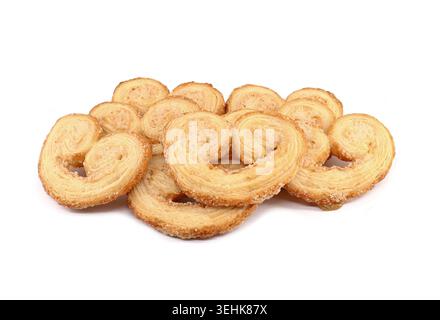 Palmier oder Palmeras, ein französischer Blätterteig in Palmblattform, auf weißem Hintergrund. Stockfoto