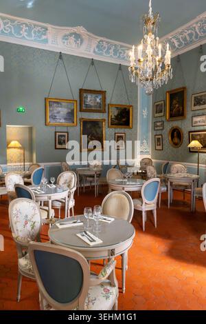 Speisesaal mit Kronleuchter im Hotel de Caumont - Centre dÕArt Art Gallery - in Aix-en-Provence, Frankreich Stockfoto
