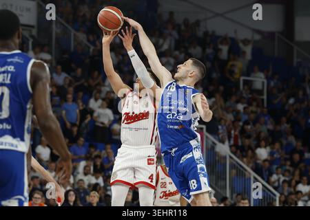 IPA85073760 - Colbey Ross #4 von Pallacanestro Trieste im fünften Spiel des Viertelfinalspiels der LBA Lega Basket Serie Ein Spiel zwischen Germani Brescia und Pallacanestro Trieste im PalaLeonessa A2A am 25. Mai 2026 in Brescia, Italien Stockfoto
