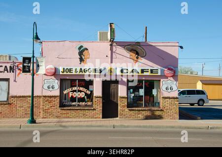 Vorderansicht von Joe & Aggie's Cafe an der historischen Route 66 in Holbrook Arizona, USA Stockfoto
