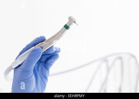 Nahaufnahme der zahnmedizinischen bohren Holding durch Zahnarzt Stockfoto