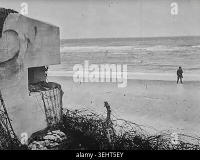 2. Weltkrieg s&W Foto deutscher MG Bunker an der französischen Küste Stockfoto