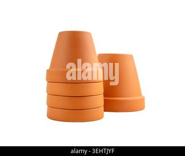 Leere Terrakotta Blumentöpfe, Ton Garten Vase, brauner keramischer Pflanzbehälter, Terrakotta Blumentopf, Garten Töpferwaren auf weißem Hintergrund Stockfoto