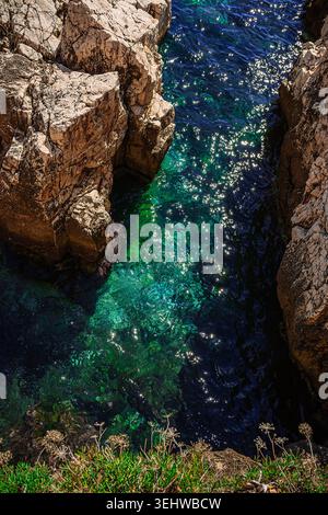 Eine wunderschöne versteckte Ecke an der wunderschönen Küste von Villefranche sur Mer Stockfoto