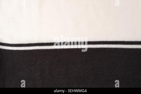Gestreifter Stoff-Textur-Hintergrund, Schwarz-weiß-Textilmuster, weiches bequemes Material-Modell, abstrakte Tuch-Banner mit Kopierraum Stockfoto