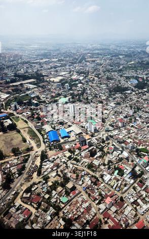 Luftaufnahme der südwestlichen Viertel in Addis Abeba, Äthiopien. Stockfoto
