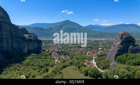 Meteora ist ein felsiges Gebiet in der Nähe der Stadt Kalambaka in Griechenland. Stockfoto
