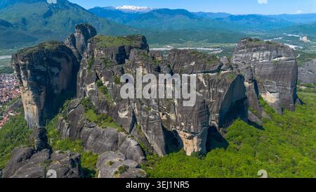 Meteora ist ein felsiges Gebiet in der Nähe der Stadt Kalambaka in Griechenland. Stockfoto