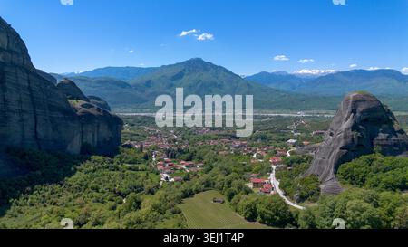 Meteora ist ein felsiges Gebiet in der Nähe der Stadt Kalambaka in Griechenland. Stockfoto