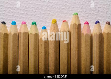 Nahaufnahme einer Gruppe gebrauchter Holzkolben Stockfoto