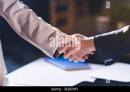 Business Partner die Hände schütteln. Konzept der Partnerschaft Stockfoto