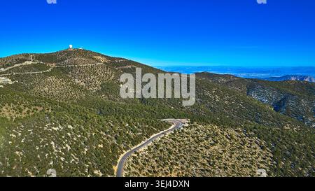 Das Mount Charleston Mountain Road Observatory und der entfernte Blick auf Las Vegas Stockfoto