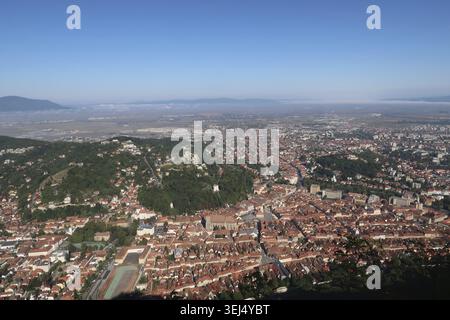Spektakulärer Blick auf Brasov vom Aussichtspunkt, Rumänien 2021 Stockfoto
