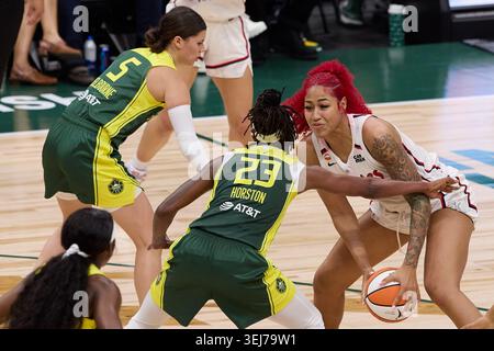 Seattle, Washington, USA. Mai 2026. Washington Mystics Center SHAKIRA AUSTIN (0) kontrolliert den Basketball, während er im dritten Quartal des WNBA-Spiels zwischen den Seattle Storm und Washington Mystics in der Climate Pledge Arena in Seattle verteidigt wird. (Kreditbild: © Richard Dizon/ZUMA Press Wire) NUR REDAKTIONELLE VERWENDUNG! Nicht für kommerzielle ZWECKE! Stockfoto