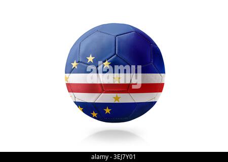 Ein Fußball mit Elementen der kapverdischen Flagge schwingt auf einem schlichten Hintergrund und zeigt ein blaues Feld, weiße und rote Streifen und gelbe Sterne in einem Kreis Stockfoto