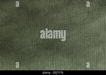 Olivgrün gewebte Textur mit feinen Leinenfäden und subtiler Schattierung, ideal als Hintergrund für Design, Produktmodelle, Textilprojekte usw. Stockfoto
