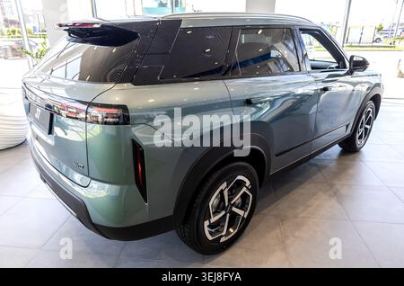Samara, Russland - 23. Mai 2026: Jaecoo J7-Fahrzeug im offiziellen Händlerzentrum. Chinesischer Automobilhersteller Stockfoto