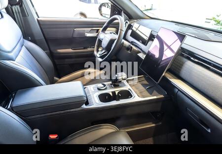 Samara, Russland - 23. Mai 2026: Innenausstattung des neuen Jaecoo J7-Fahrzeugs, Steuertafel, Lenkrad, Sitze Stockfoto