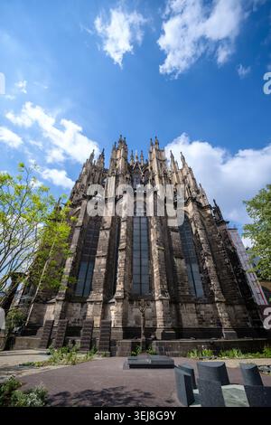 Köln, Deutschland - 7. Mai 2026 : wunderschöner Panoramablick auf den beeindruckenden Dom, in Köln auch Kölner Dom genannt Stockfoto