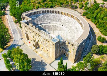 Luftaufnahme des antiken Amphitheaters Aspendos in der Nähe der Stadt Antalya Stockfoto