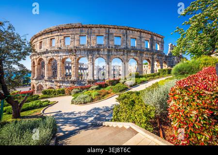 Pula, Kroatien in der antiken römischen Arena an einem schönen klaren Tag. Stockfoto