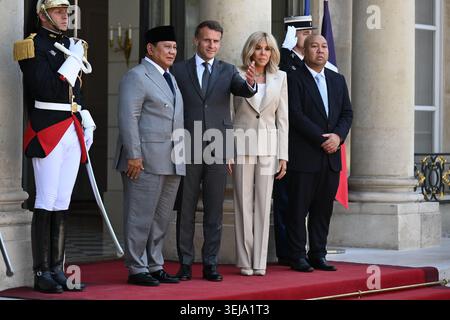 Paris, Frankreich. Mai 2026. Der Präsident der Republik, Emmanuel Macron, und seine Frau Brigitte Macron begrüßten den Präsidenten der Republik Indonesien, Herrn Prabowo Subianto, und seinen Sohn Didit Hediprasetyo am 28. Mai 2026 - 28/05/2026 - France/Ile-de-France (Region)/Paris - Julien Mattia/Le Pictorium Credit: LE PICTORIUM/Alamy Live News Stockfoto