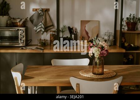 Moderne Küche Essbereich für Home Interior Marketing Stockfoto
