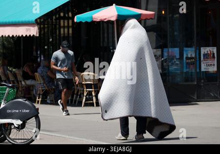Paris, Frankreich. Mai 2026. © PHOTOPQR/LE PARISIEN/Delphine Goldsztejn (Staff) ; Paris ; 28/05/2026 ; Les sans-abris face à la canicule face à la canicule, les sans-abri et les précaires en souffrance Paris 12è Le 28/05/2026 Foto : Delphine Goldsztejn Paris, Frankreich, 28. Mai 2026 Hitzewelle in Paris Credit: MAXPPP/Alamy Live News Stockfoto