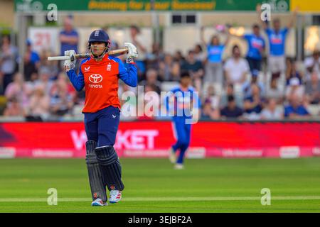 Chelmsford, Großbritannien. Mai 2026. CHELMSFORD, ENGLAND 28. MAI: Sophia Dunkley aus England sieht niedergeschlagen aus, nachdem sie am 28. Mai 2026 in Chelmsford, ENGLAND, während des ersten Spiels von Vitality T20 International zwischen England Women und India Women auf dem Ambassador Cruise Line Ground ausgestiegen ist. (Foto von Keeran Marquis/Sports Press Photo) Credit: SPP Sport Press Photo. /Alamy Live News Stockfoto