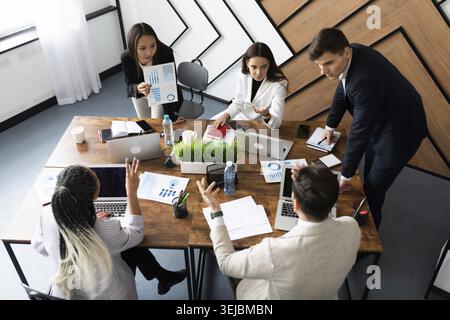 Unternehmer und Business-Menschen-Konferenz in modernen Meetingraum Stockfoto