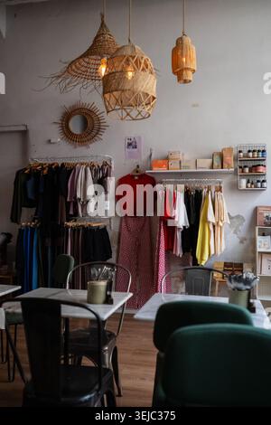 Innenraum des Joy HealthyFood Cafes in Montpellier, Frankreich Stockfoto