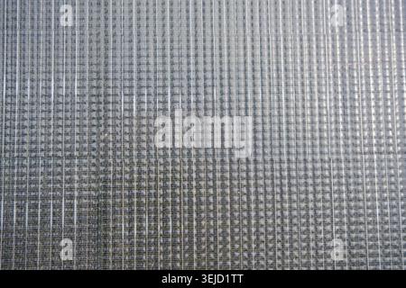 Nahtextur der Photovoltaik-Solarpanel-Oberfläche mit Siliziumzellenmuster. Hintergrund erneuerbarer Energietechnologien Stockfoto
