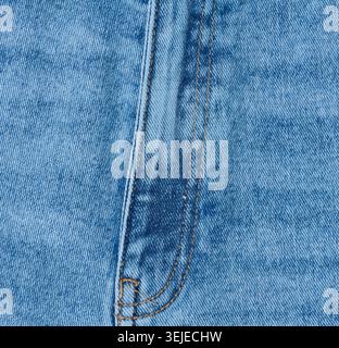 Nahaufnahme einer blauen Jeans mit Fliege und Reißverschlussnaht Stockfoto