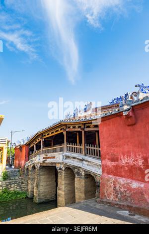 Die japanische Brücke in Hoi an, Vietnam. Die japanische überdachte Brücke ist ein historisches Wahrzeichen in Hoi an Stockfoto