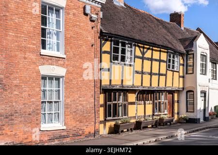 Eine Vielzahl von alten Gebäuden in der High Street in Kinver, Staffordshire, England, Großbritannien Stockfoto