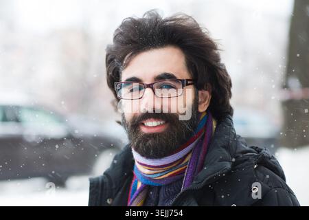 Porträt des bärtigen Mannes mit Brille Stockfoto