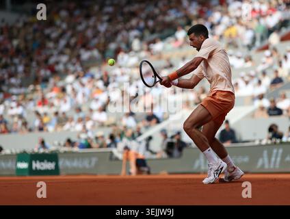 Paris, Ile De France, Frankreich. Mai 2026. NOVAK DJOKOVIC aus Serbien während des Spiels gegen J. Fonseca aus Brasilien in der dritten Runde des Tennisturniers Roland Garros, Paris, Frankreich. (Kreditbild: © Marcin Cholewinski/ZUMA Press Wire) NUR REDAKTIONELLE VERWENDUNG! Nicht für kommerzielle ZWECKE! Stockfoto