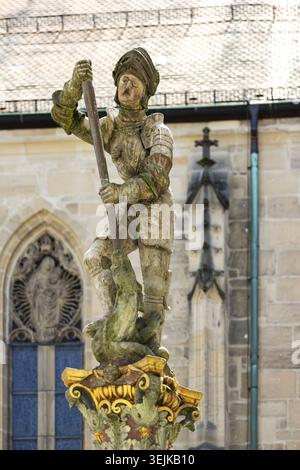 Historische Altstadt am Holzmarkt in Tübingen. Georgsbrunnen vor der Stiftskirche St. Georg. Tübingen, Baden-Württemberg, Keim Stockfoto