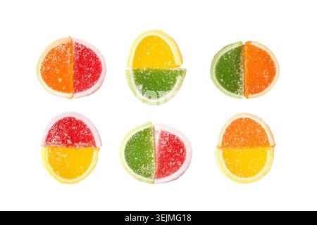 Frucht Marmelade Süßigkeiten isoliert, Zitronenscheiben Gelee, bunte Zucker Zitrusmarmeladen, Zitronenscheiben, Orange, Limettenscheiben auf weißem Hintergrund Stockfoto