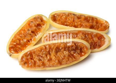 Frische Bananen-Passionsfrucht auf weißem Hintergrund Stockfoto