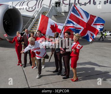 MISSISSAUGA, ONTARIO, KANADA - 3. APRIL 2025: Der Gründer des Milliardärs Sir Richard Branson feiert auf dem Asphalt während der Jungfrau-Atlantik-Eröffnungsfeier Stockfoto