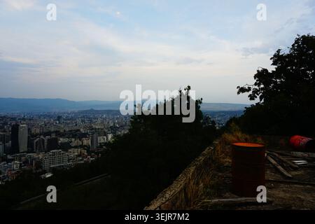 Tiflis, Georgien: Panorama von Tiflis auf dem Weg vom Turtelsee zum Swanturm Stockfoto