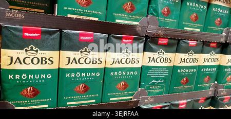 Jacobs Coffee ist eine weltweit bekannte Marke mit Ursprung in Deutschland, die derzeit im Besitz des Unternehmens JDE Peet's (Jacobs Douwe Egberts) ist. Stockfoto