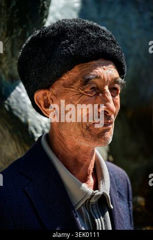 Usbekische Villager in Buchara mit traditionellem Pelzmütze oder schwarzem Karakul Kubanka, Buchara, Usbekistan Stockfoto