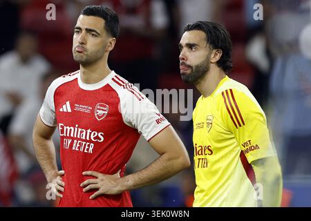 BUDAPEST - (lr) Mikel Merino vom Arsenal FC, Arsenal FC Torhüter David Raya enttäuschte nach dem Finale der UEFA Champions League zwischen Paris Saint-Germain und Arsenal FC am 30. Mai 2026 in der Puskás Arena in Budapest, Ungarn. MAURICE VAN STEEN / ANP Stockfoto
