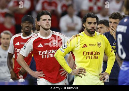 BUDAPEST - (lr) Noni Madueke vom Arsenal FC, Declan Rice vom Arsenal FC, Arsenal FC Torhüter David Raya enttäuscht nach dem UEFA Champions League-Finale zwischen Paris Saint-Germain und Arsenal FC am 30. Mai 2026 in der Puskás Arena in Budapest, Ungarn. MAURICE VAN STEEN / ANP Stockfoto