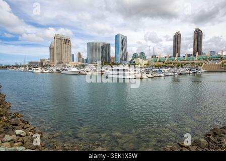 Blick auf die Skyline vom Embarcadero Marina Park. San Diego, Kalifornien. Stockfoto